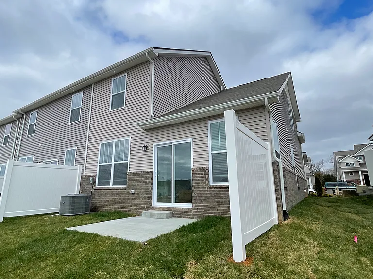 558 Trinity Way — Photo 17