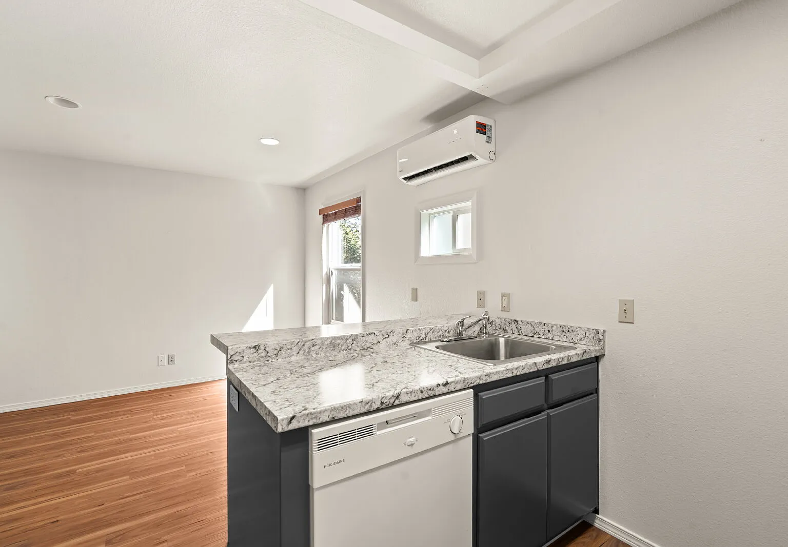 Updated 1-Bedroom Duplex Unit in Medford, Oregon! — Photo 4