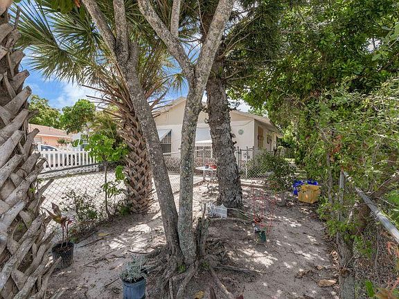 3rd image of 5857 Bermuda Cir W