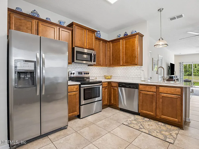 470 Servia Dr — Photo 10