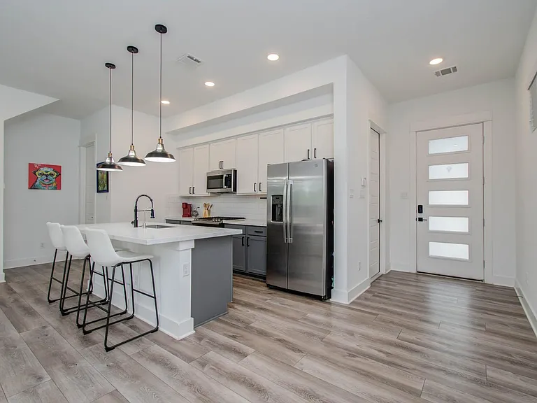970 Highland Sound Ln — Photo 7