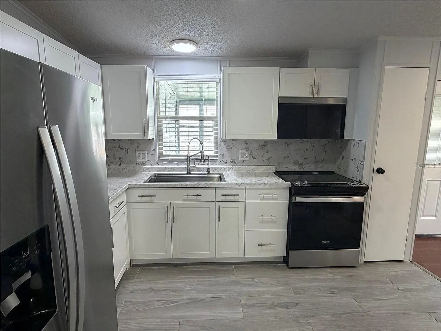 2 bed, 2.0 bath, 1036 sqft, $1,800 — Photo 2
