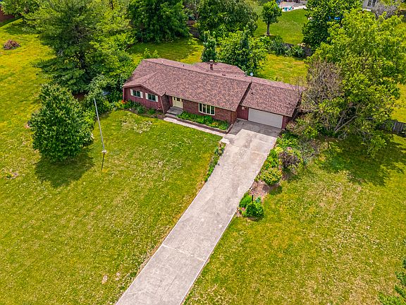 3rd image of 13 Grand Oaks Dr