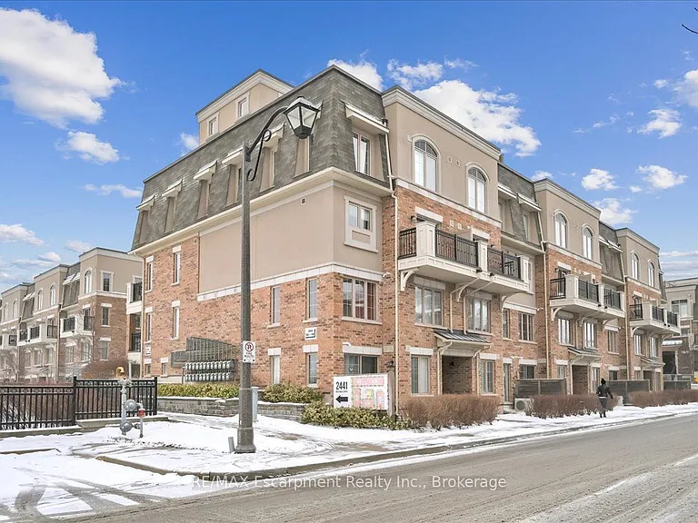 2441 Greenwich Dr #64 — Photo 2