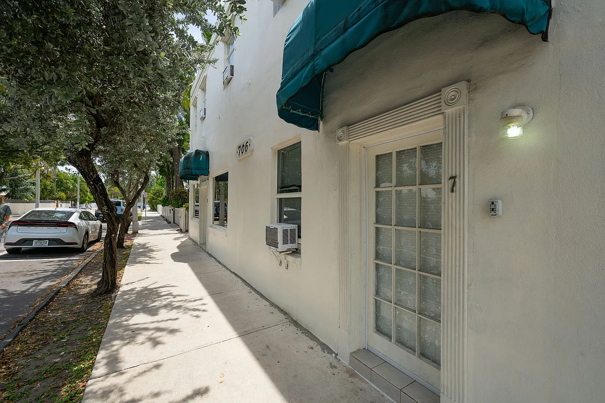 Building Photo - 706 White St #7