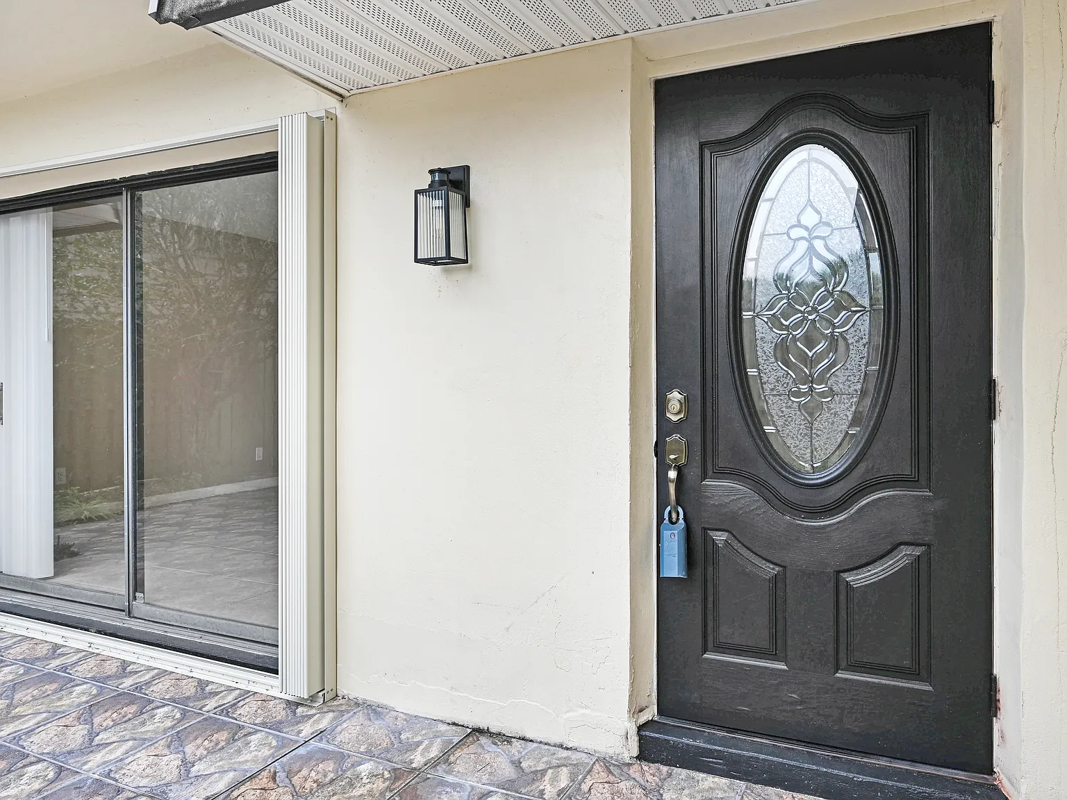2 bed, 1.5 bath, 1236 sqft, $1,600 — Photo 2