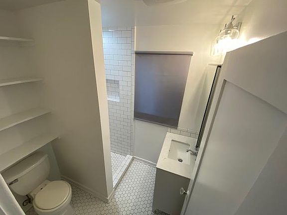 5th image of 4127 Shelburn Ct