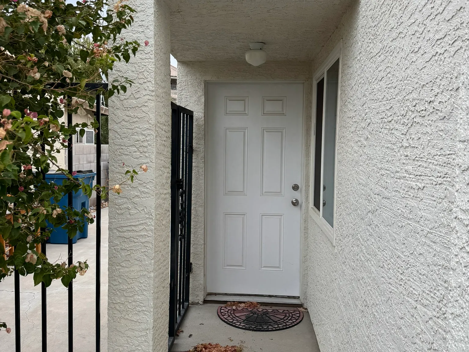 3 bed, 1008 sqft, $1,800 — Photo 2
