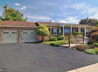 4 Eisenhower Dr, Boyertown, PA 19512