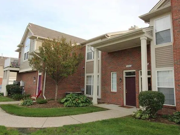 45601 Heather Ridge Dr, Macomb, MI 48044