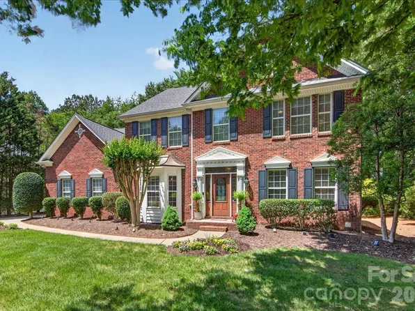 4365 Enchantment Cove Ln, Charlotte, NC 28216