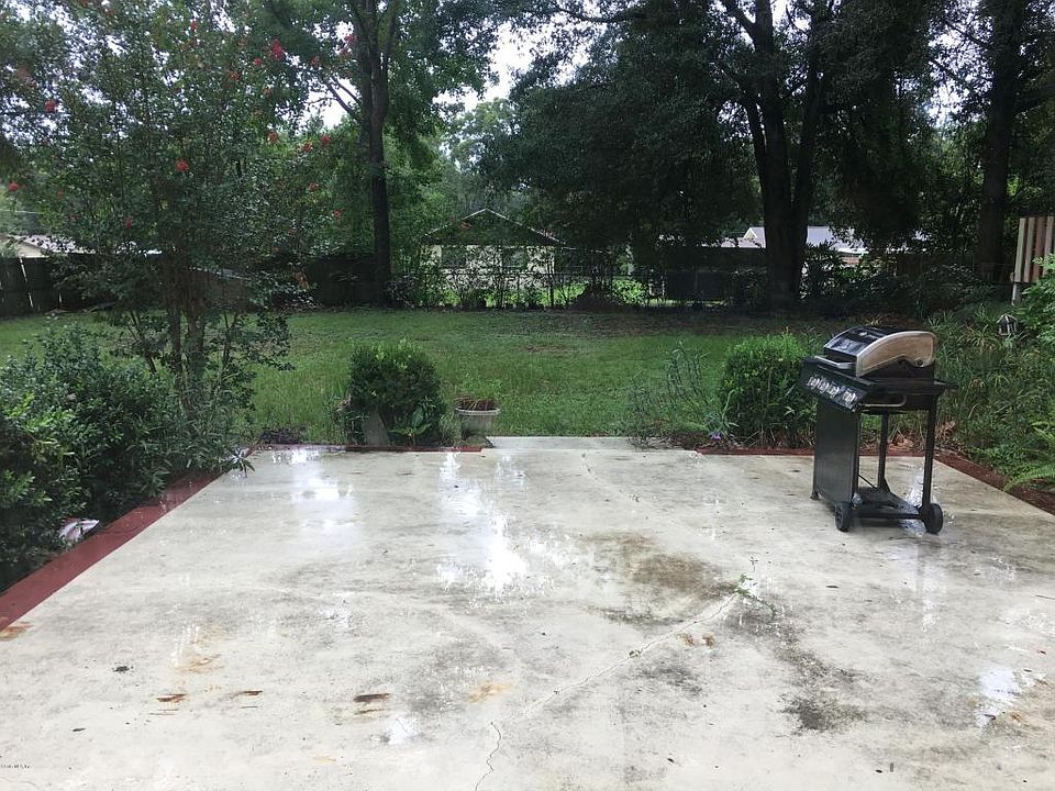 2nd image of 2170 NE 44th St