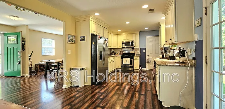 7721 Cortlandt Pl — Photo 10