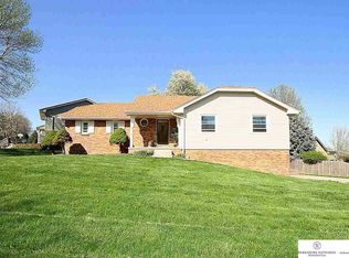 15420 Summerwood Dr, Omaha, NE 68137