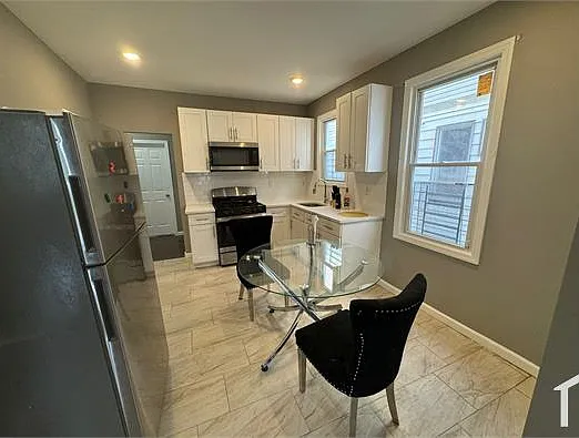 225 Isabella Ave #1 — Photo 2