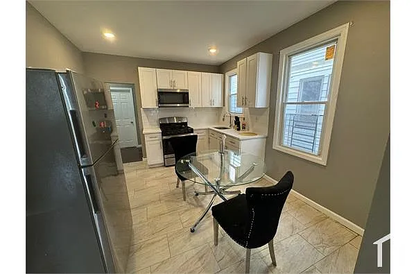 Building Photo - 225 Isabella Ave #1