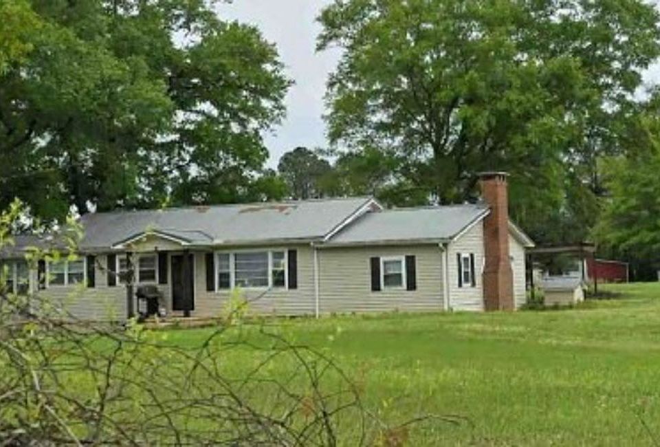 2nd image of 715 Indian Valley Rd