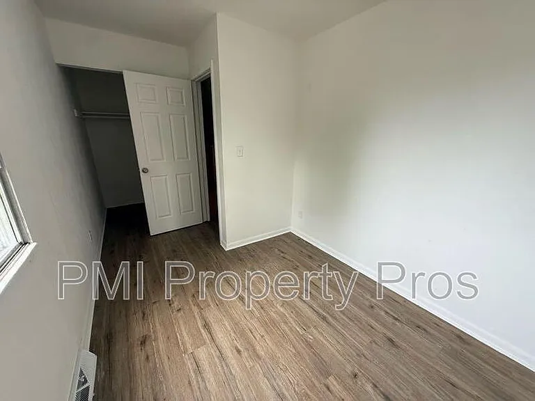9031A N 95th St — Photo 18