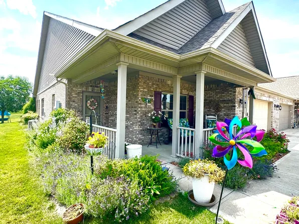 1688 Magnolia Dr, Greenwood, IN 46143