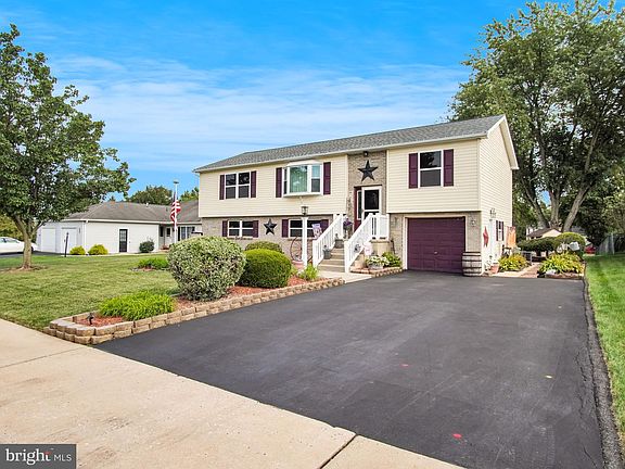 3rd image of 1940 Wyatt Cir