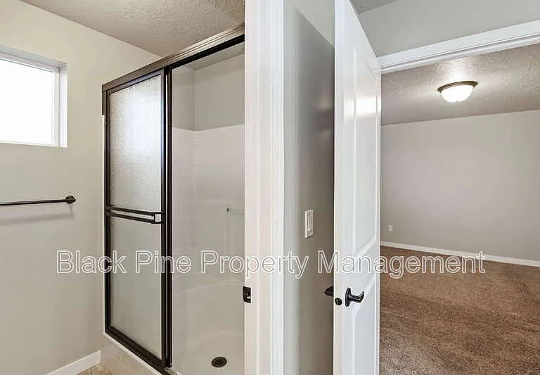 1873 N Justin Ave — Photo 30