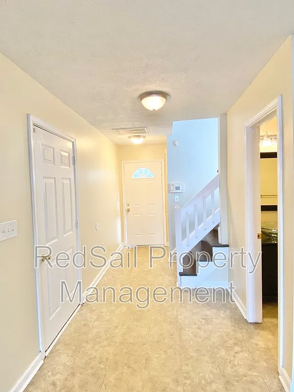 3 bed, 2.5 bath, 1915 sqft, $1,995 — Photo 4