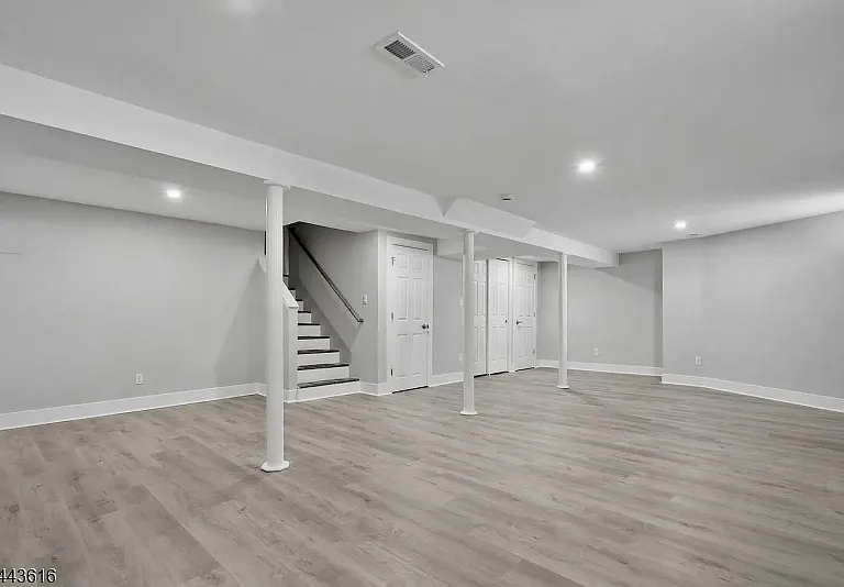 323 Parry Rd — Photo 24