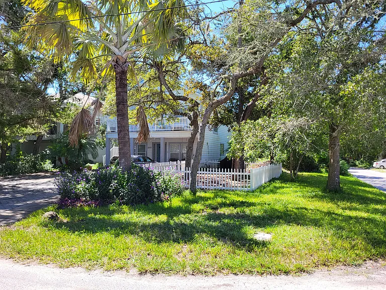2501 Hydrangea St #1 — Photo 1
