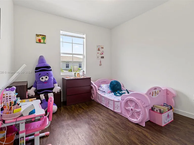 389 NE 5th Pl — Photo 6