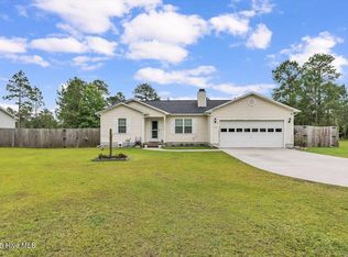 136 Van Riggs Rd, Hubert, NC 28539