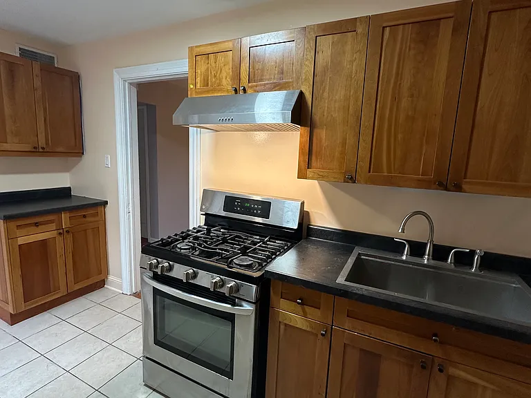 242 N Mayfield Ave #2W — Photo 8