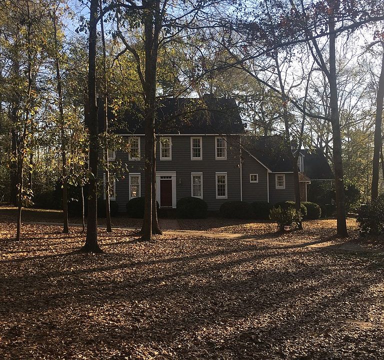 2nd image of 11 Twin Oaks Ln