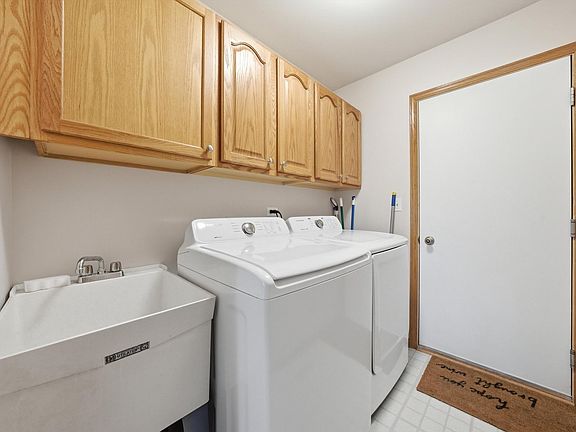3rd image of 14571 Albany Ave