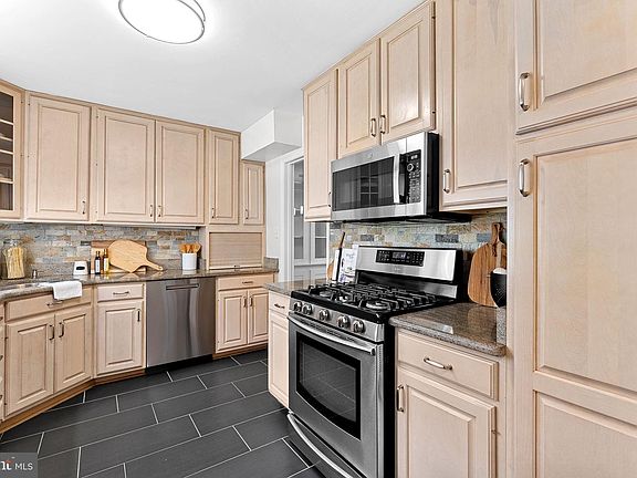 5th image of 5422 Bromyard Ct