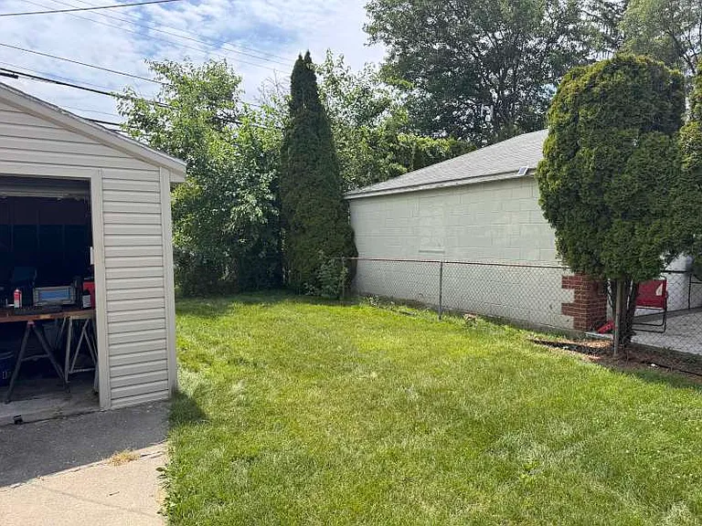 14754 Lydia Ave — Photo 29