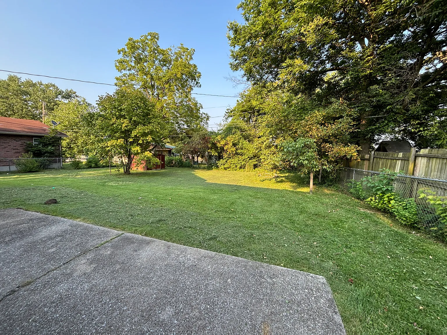 1580 Grandview Dr — Photo 2