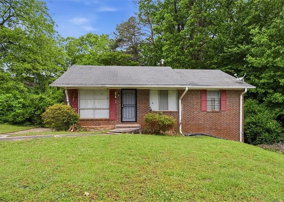 1947 Grange Dr SE