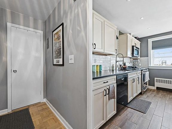 2nd image of 2345 Linwood Ave APT 5B