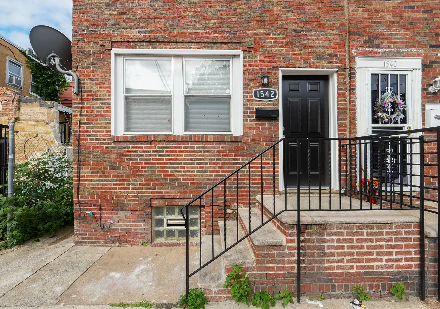 Gorgeous- Brand New 3 Bedroom 2 Full Bath - Just Totally Renovated — Photo 1