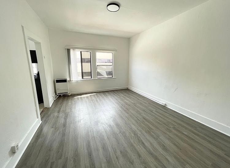 1st image of 1526 S Hope St APT 10