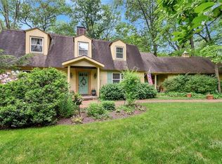 1990 Sunderland Dr, Bethlehem, PA 18015