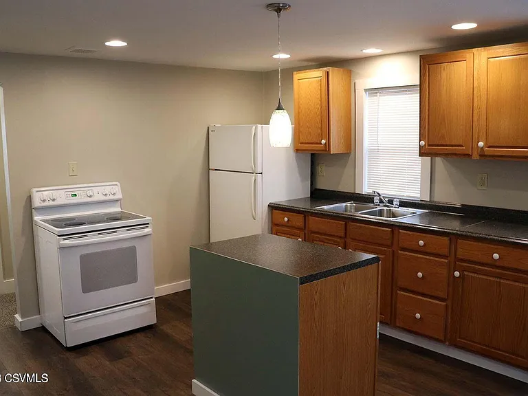 328 Center St #201 — Photo 17