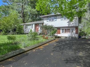 18 Overhill Rd, Monsey, NY 10952