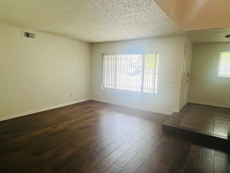 744 W Montrose St — Photo 3