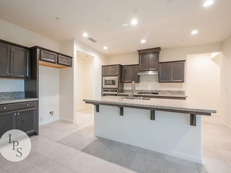1457 Las Rosas Ave — Photo 8