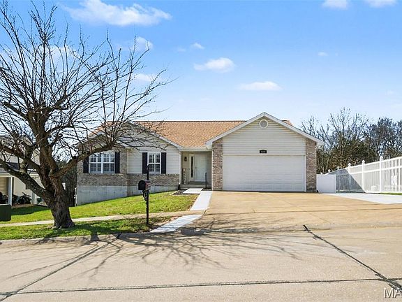 2nd image of 2525 Castle Pines Dr