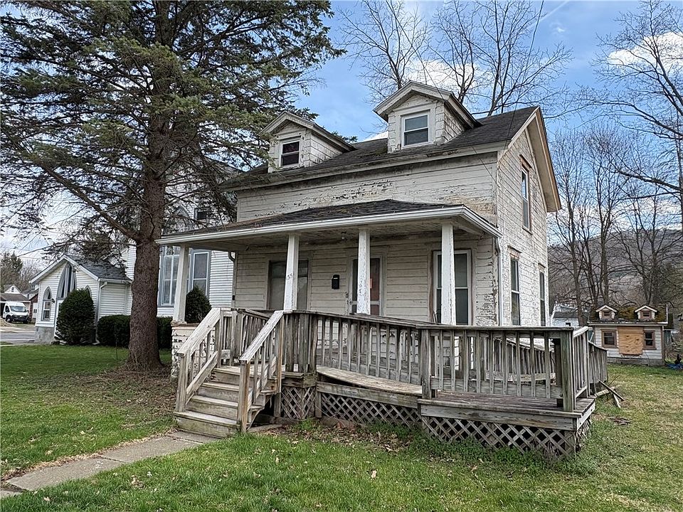 1st image of 135 River St