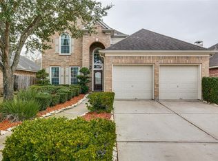 2106 Breezeway Ln, Pearland, TX 77584