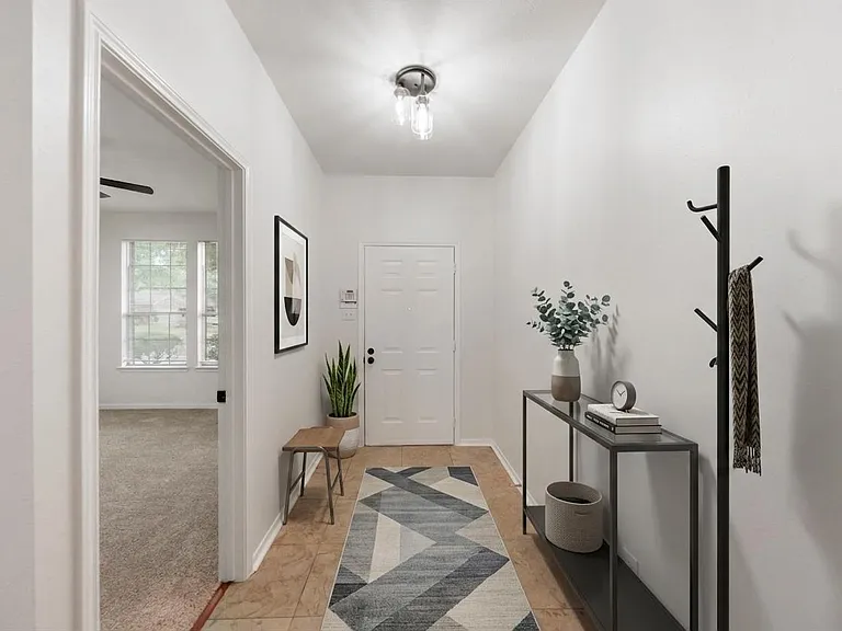 923 Shirefield Ln — Photo 3