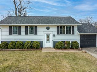6817 Arbor Ln NE, Cedar Rapids, IA 52402